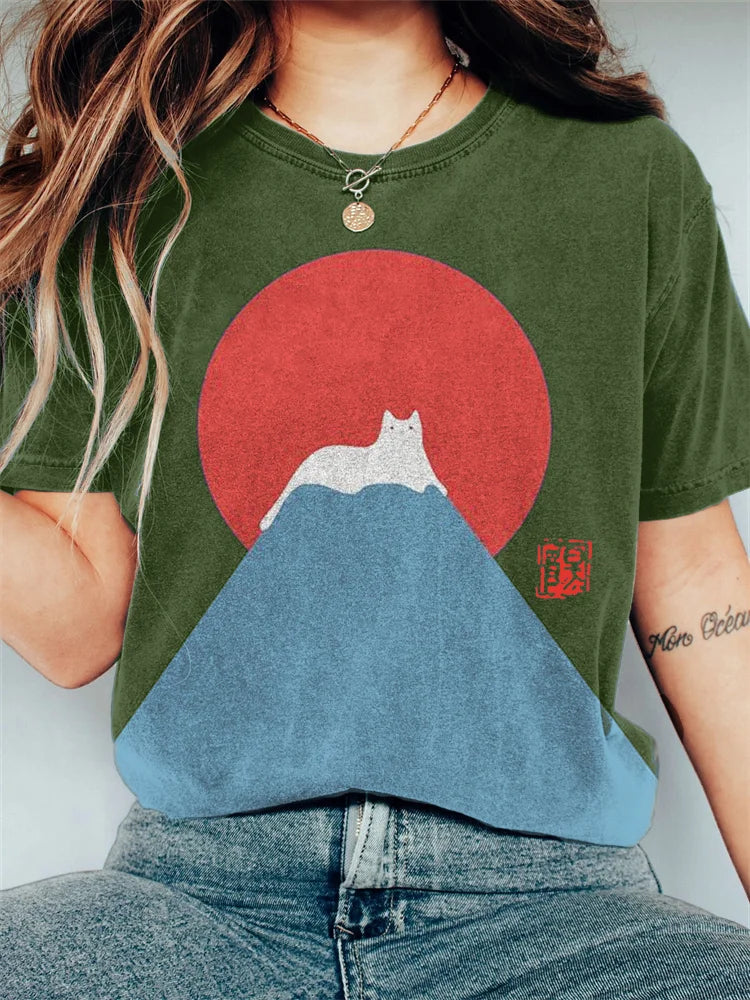 Camiseta vintage con diseño de gato blanco y nieve en el monte Fuji